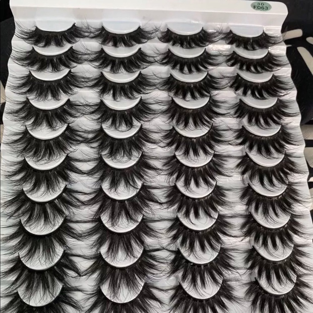 Lash strips - Picture 2 of 2